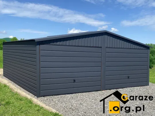 Garaż blaszany 6x6 – przestrzeń, która zaskoczy Cię funkcjonalnością