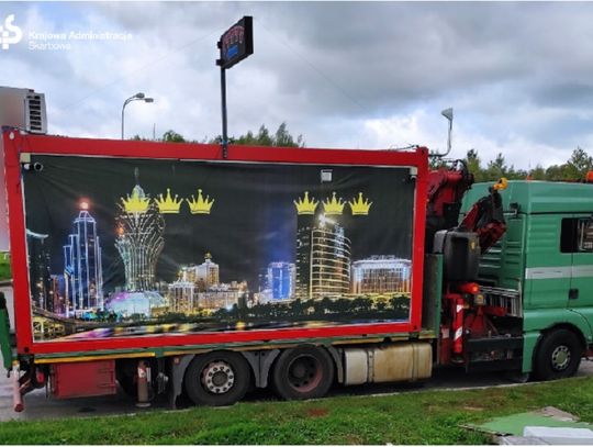 Hazard przy stacji paliw. Akcja KAS w okolicy Elbląga Hazard przy stacji paliw. Akcja KAS w okolicy Elbląga