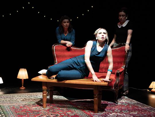 Humor, ironia i ponadczasowe teksty. „Tym razem Osiecka” na scenie elbląskiego teatru