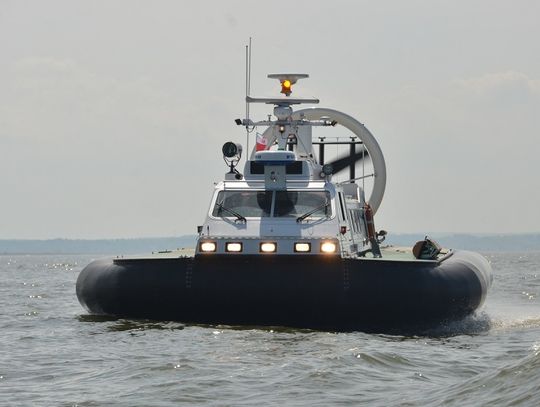 Jacht w potrzebie na Zalewie Wiślanym