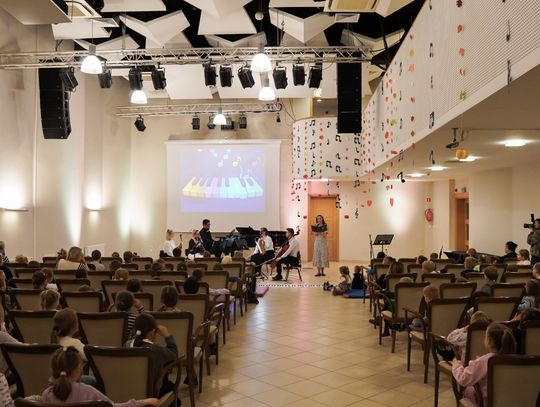 Dzieci z elbląskich szkół i przedszkoli odwiedziły Elbląską Orkiestrę Kameralną [GALERIA ZDJĘĆ]
