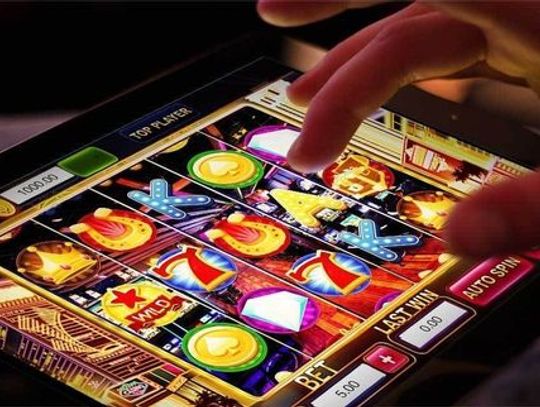 Jak działają maszyny do gier hazardowych online i czy można je jakoś oszukać?