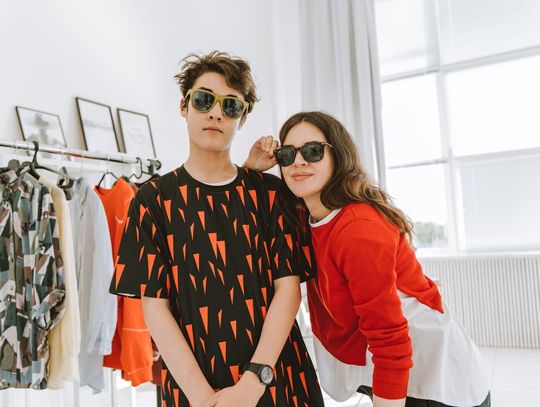 Jak łączyć kolory ubrań? Wskazówki