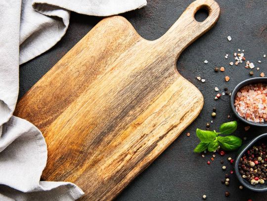 Jak wybrać idealną deskę do krojenia? Praktyczny poradnik dla każdej kuchni