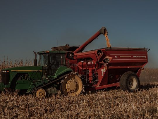 Jakie lusterka wsteczne warto wybrać do ciągnika rolniczego?