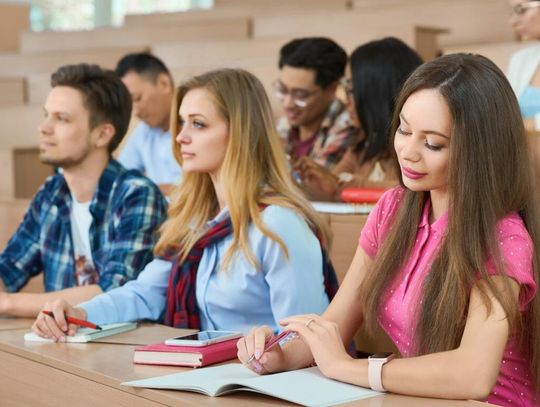 Jakie studia wybrać w 2026 roku? Kierunki z dobrymi perspektywami