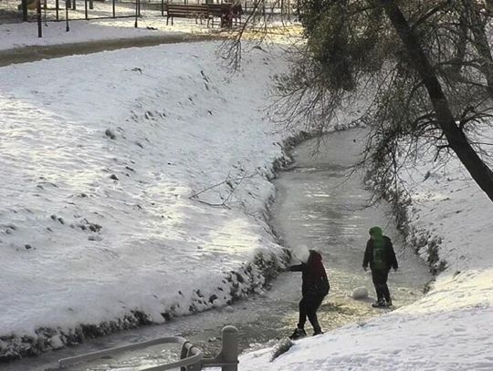 Jeden krok od tragedii. Straż Miejska w Elblągu apeluje do rodziców