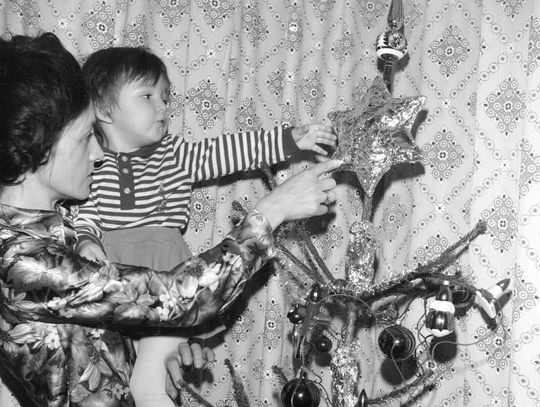 Kiedyś nawet straszyły, teraz dają zarobić. Bombki z PRL Kiedyś nawet straszyły, teraz dają zarobić. Bombki z PRL