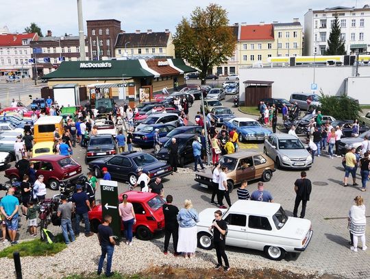 Klasyczne blokowanie McDonalda w Elblągu [ZDJĘCIA]