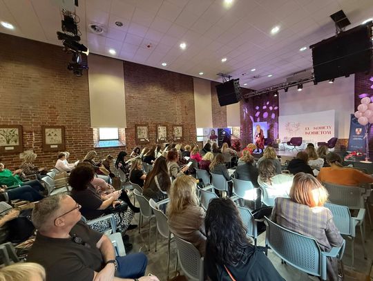 Kobiecy Event „Zróbmy sobie szczęście!” w Elblągu – wiedza, emocje i styl w jednym doświadczeniu