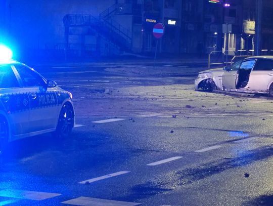 Kolizja BMW na skrzyżowaniu Płk. Dąbka i Niepodległości