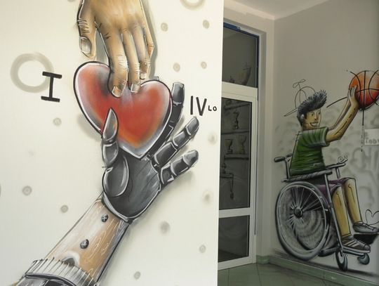 Kolorowy mural powstał w IV LO [WIDEO]