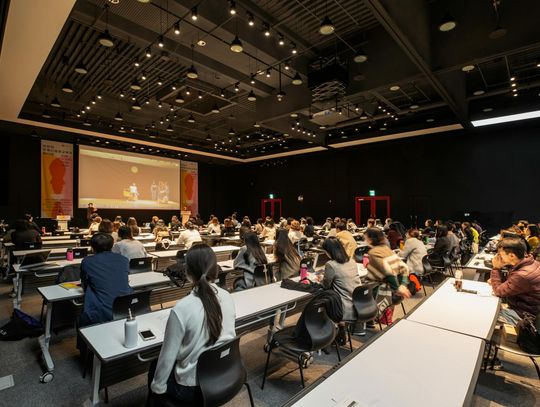 Konferencje i szkolenia w nietypowych miejscach – dlaczego warto wybrać Mazury?