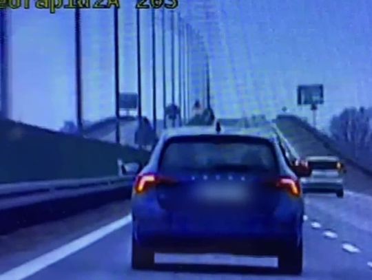 Król szosy na S7. Prawie 200 na liczniku i kazał innym kierowcom  zjechać mu z drogi [WIDEO]