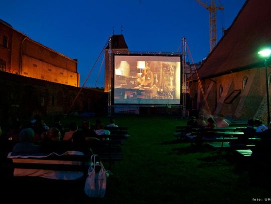 Letnie kino pod chmurką już w sobotę