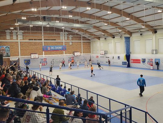 Lider tabeli poza zasięgiem. Wysoka porażka na wyjeździe Lider tabeli poza zasięgiem. Wysoka porażka na wyjeździe