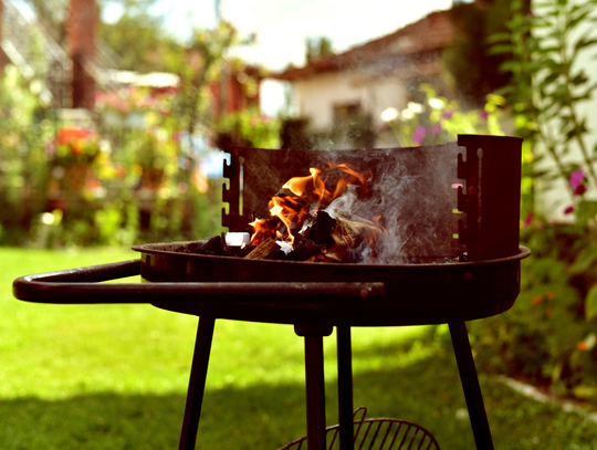 Majówka i grill. Co naprawdę mówią przepisy?