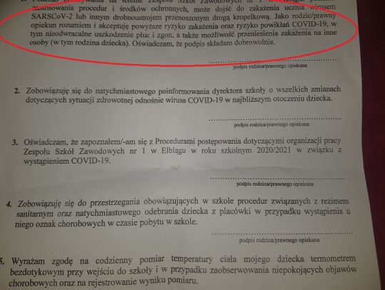 Matka 16-latka z Elbląga pokazała deklarację dla rodziców. Chodzi o ryzyko "nieodwracalnego uszkodzenia płuc i zgon" ucznia