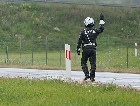 Miał ponad 2 promile. Wsiadł za kierownicę i wjechał na drogę S22
