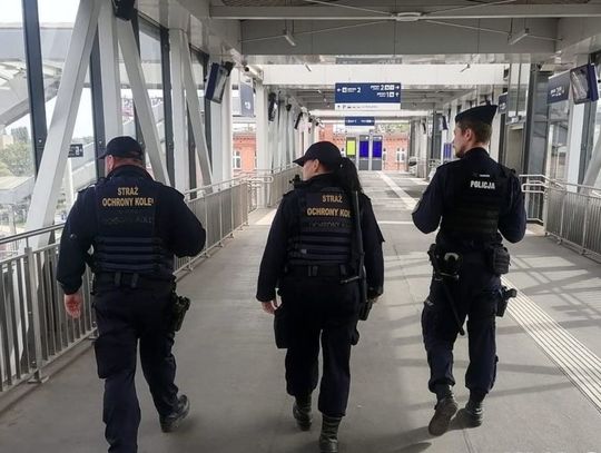 Mieszkaniec Elbląga ukrywał się przed prokuraturą. Wpadł na dworcu z amfetaminą