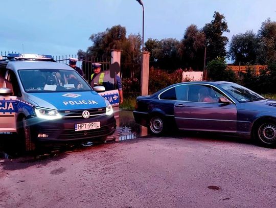 Mimo, że zatrzymano mu prawo jazdy to na przesłuchanie przyjechał autem