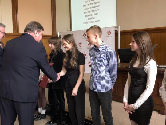 Młodzi elblążanie z miejskim stypendium [WIDEO]