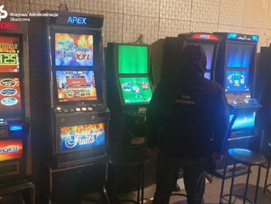 Mundurowi weszli do lokalu w Elblągu. Zajęli sejfy, monitory oraz gotówkę