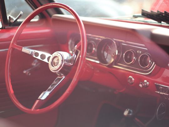 Mustangiem przez Elbląg, czyli jak się sprowadza samochody z USA