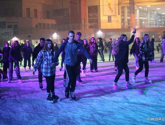 Muzyczne otwarcie lodowiska