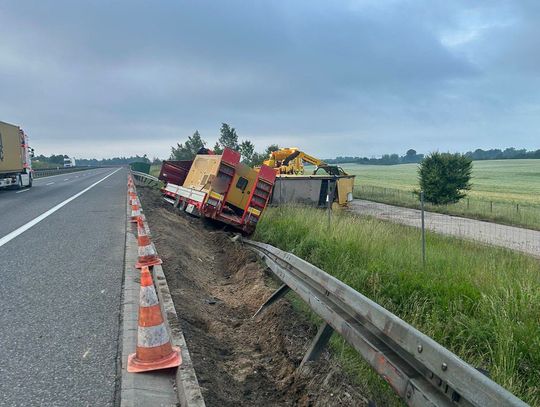 Na S7 przewróciła się ciężarówka. Dziś była wyciągana [FOTO]