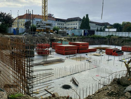 Na Starówce rośnie okazały blok mieszkalny