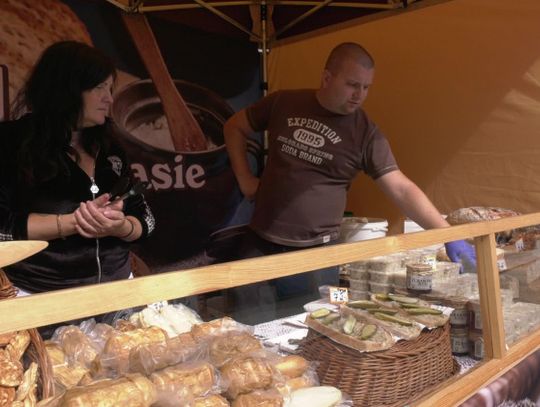 Na Starym Mieście trwa jarmark produktów regionalnych [FILM I ZDJĘCIA]