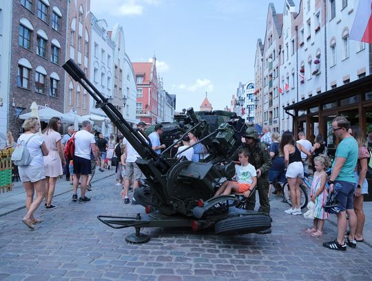 Na Starym Mieście trwa piknik wojskowy