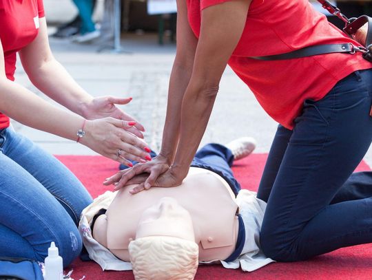 Nauczą ratować życie. Bezpłatny trening pierwszej pomocy w Elblągu