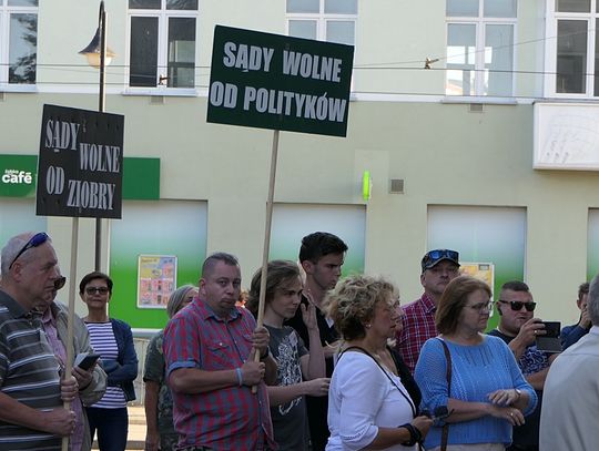 Nie dla hejtu na sędziów. Sędziowie oraz elblążanie wyrazili sprzeciw wobec działań Ministerstwa Sprawiedliwości