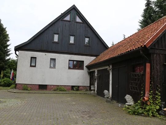 Nie zwrócił 2 milionów i nadal zajmuje posiadłość