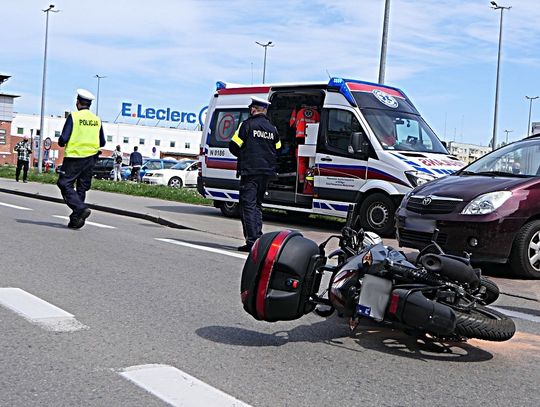 Niebezpieczna sytuacja na Żeromskiego. Motocyklista uniknął zderzenia i się przewrócił