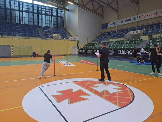 Nowa formuła testów sprawnościowych do policji. Kandydaci poradzili sobie ze sprawdzianem [WIDEO]