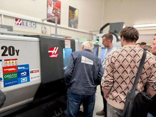Nowa pracownia CNC w Elblągu już działa. To skok w przyszłość lokalnej edukacji technicznej