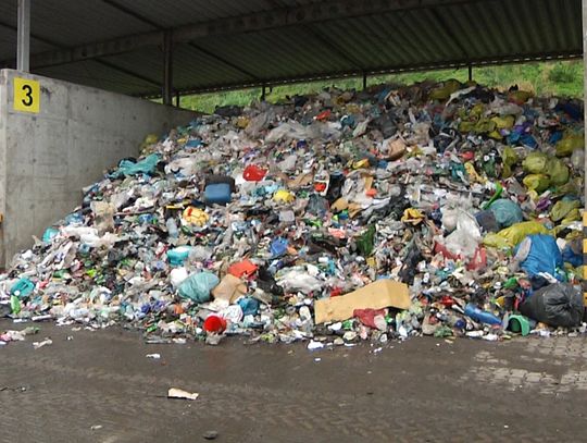 Od stycznia zapłacimy więcej za śmieci [WIDEO]