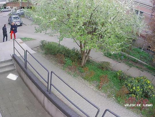 Oderwał tablicę informacyjną, teraz szuka go policja