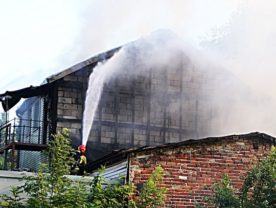 Ogromny pożar budynku przy ulicy Grochowskiej [ZDJĘCIA]