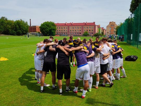 Olimpia wygrywa i dopina kadrę