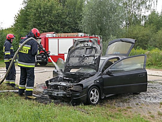 Opel spłonął na Łęczyckiej