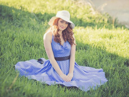 Ozdobne paski do sukienki – detal, który zmienia całą stylizację