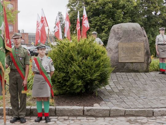 Pamięć, która nie gaśnie.  Elbląg wspomina ofiary represji [WIDEO]
