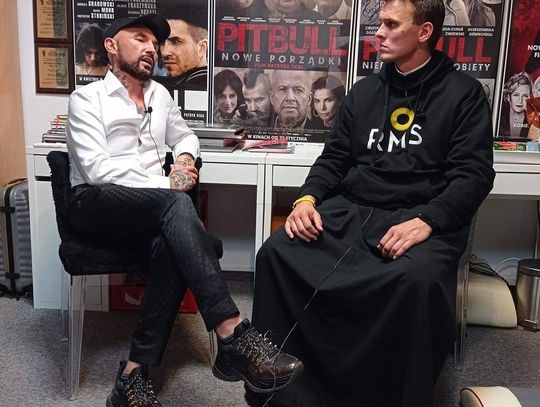 Patryk Vega spotkał się z księdzem z Elbląga