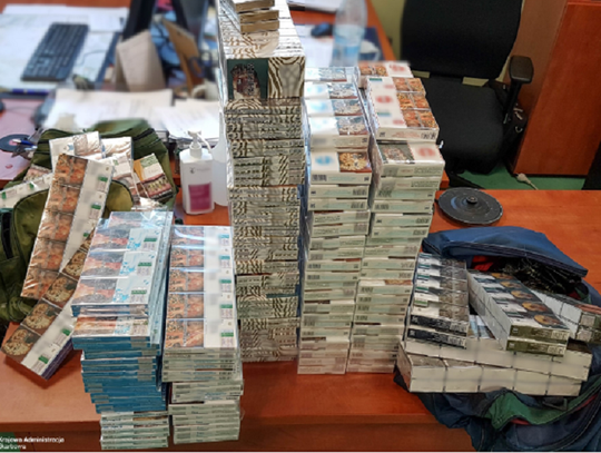 Pies wykrył w mieszkaniu 82-letniej elblążanki kontrabandę