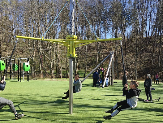 Pijana 12-latka na placu zabaw