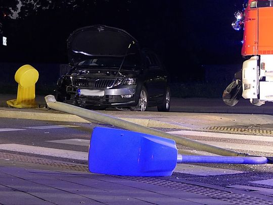 Pijana skosiła latarnię i znak